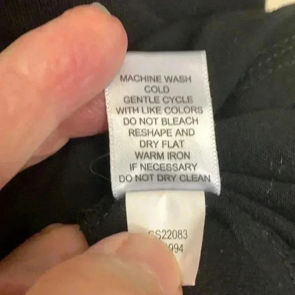 Cable & Gauge soft, stretchy, fitted  black T-shirt w short sleeves - Picture 6 of 6